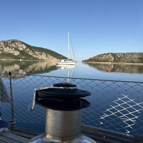 6 Wochen Peloponnes mit dem Segelboot.
Von Olympia bis Nafplio – unsere schönsten Stopps rund um den Peloponnes.